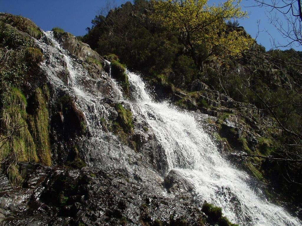Chez Louise: Onde A Serra Beija O Ceu Лозан Екстер'єр фото