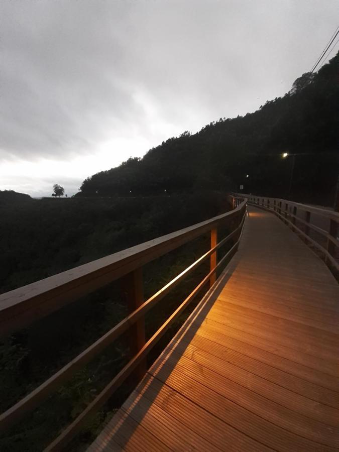 Chez Louise: Onde A Serra Beija O Ceu Лозан Екстер'єр фото